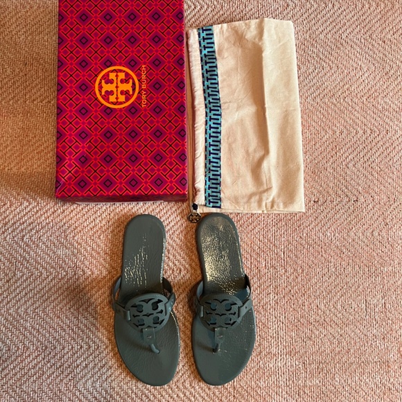 NEW Tory Burch Miller Sandals- Sz. 8- Softy Naplack Cow Patent New Arctic - Picture 5 of 6